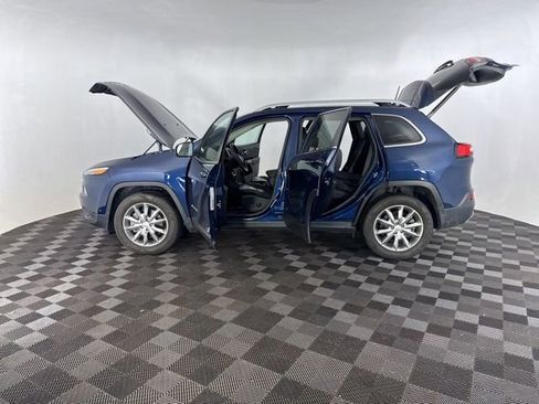 Used 2018 Jeep Cherokee Limited w/ Technology Group AWD/4WD image 11