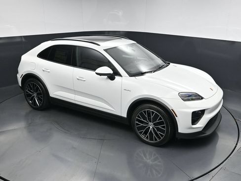 New 2026 Porsche Macan 4 Electric AWD/4WD image 20