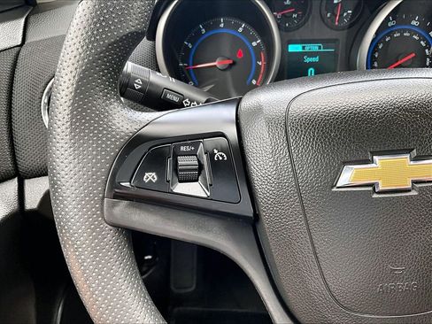 Used 2016 Chevrolet Cruze LT FWD image 13
