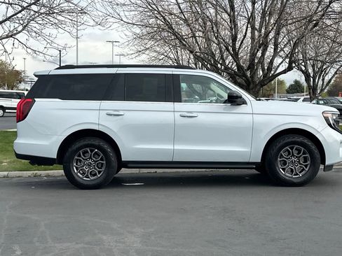 Certified 2025 Ford Expedition Active image 8