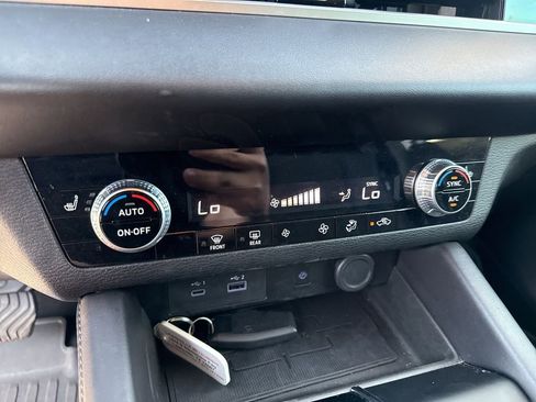 Used 2024 Mitsubishi Outlander SE FWD image 26