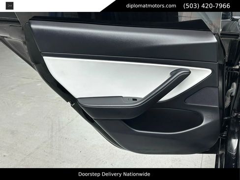 Used 2021 Tesla Model 3 Performance image 23