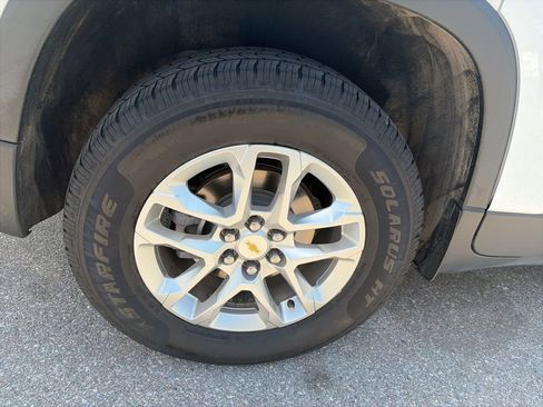 Used 2021 Chevrolet Traverse LS FWD image 9