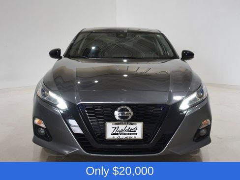 Used 2022 Nissan Altima 2.5 SR w/ Midnight Edition Package AWD/4WD image 2