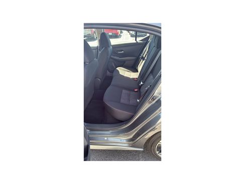 Used 2025 Nissan Sentra SR FWD image 10