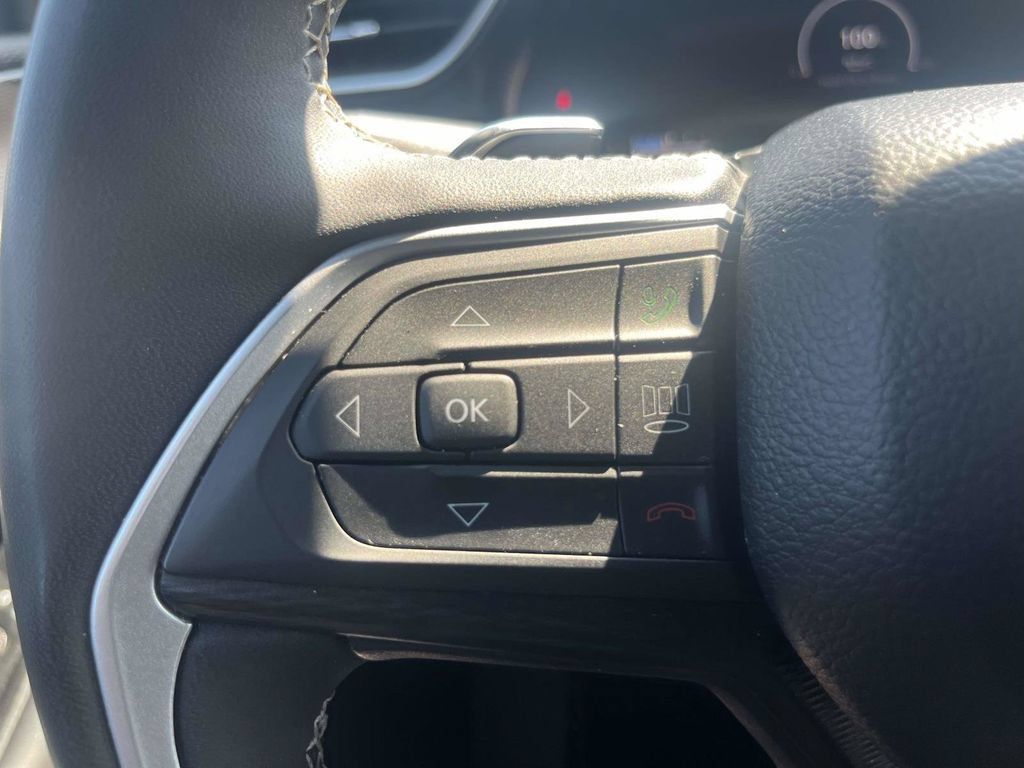Used 2025 Jeep Grand Cherokee Altitude AWD/4WD image 19