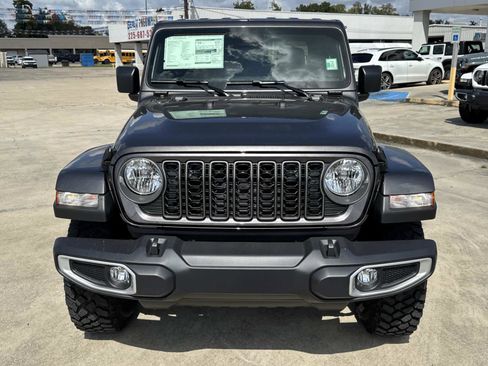New 2025 Jeep Gladiator Sport image 2