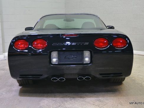 Used 2001 Chevrolet Corvette Coupe image 25