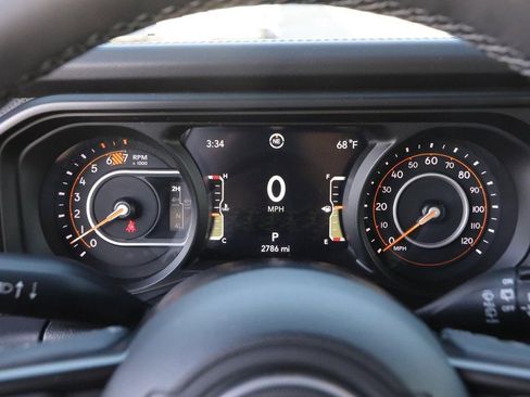 Used 2025 Jeep Wrangler Unlimited Rubicon image 16