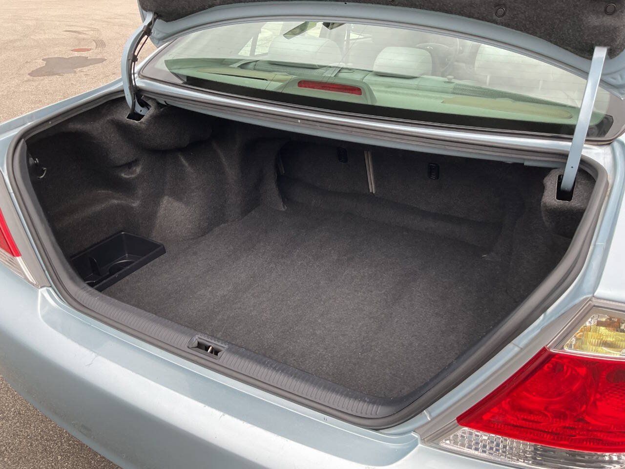 Used 2005 Toyota Camry FWD image 29