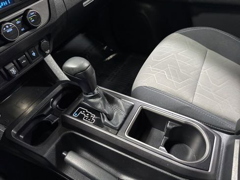 Used 2022 Toyota Tacoma TRD Sport image 19