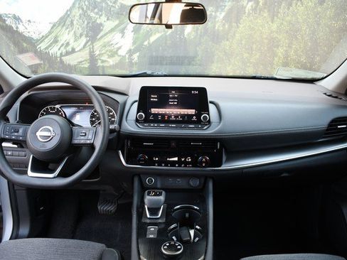 Used 2023 Nissan Rogue SV AWD/4WD image 18