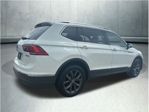 Used 2024 Volkswagen Tiguan SE AWD/4WD image 4