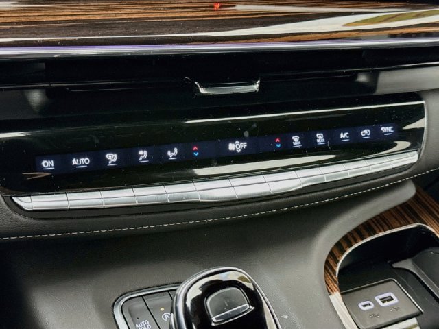 Used 2024 Cadillac Escalade Luxury AWD/4WD image 16