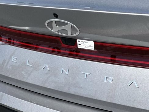 New 2025 Hyundai Elantra Limited image 34