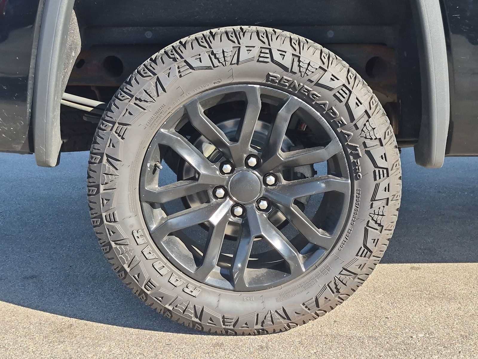 Used 2018 GMC Sierra 1500 SLE w/ Elevation Edition AWD/4WD image 14