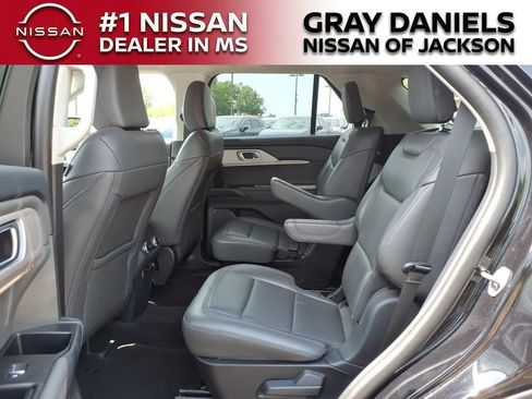 Used 2025 Ford Explorer Active w/ Active Comfort Package RWD image 25