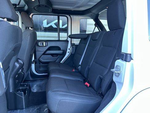 Used 2023 Jeep Wrangler Unlimited Sahara AWD/4WD image 11