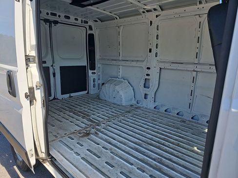Used 2025 RAM ProMaster 2500 w/ Convenience Group FWD image 15