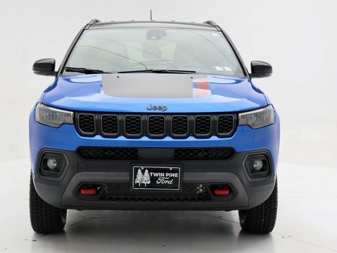 Used 2025 Jeep Compass Trailhawk AWD/4WD image 4