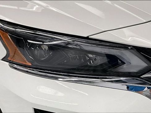 Used 2025 Nissan Altima 2.5 SV image 32