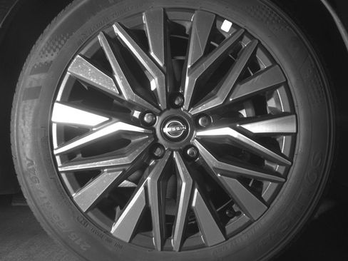 Used 2025 Nissan Altima 2.5 SV FWD image 13