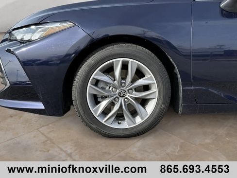 Used 2022 Toyota Avalon XLE image 9