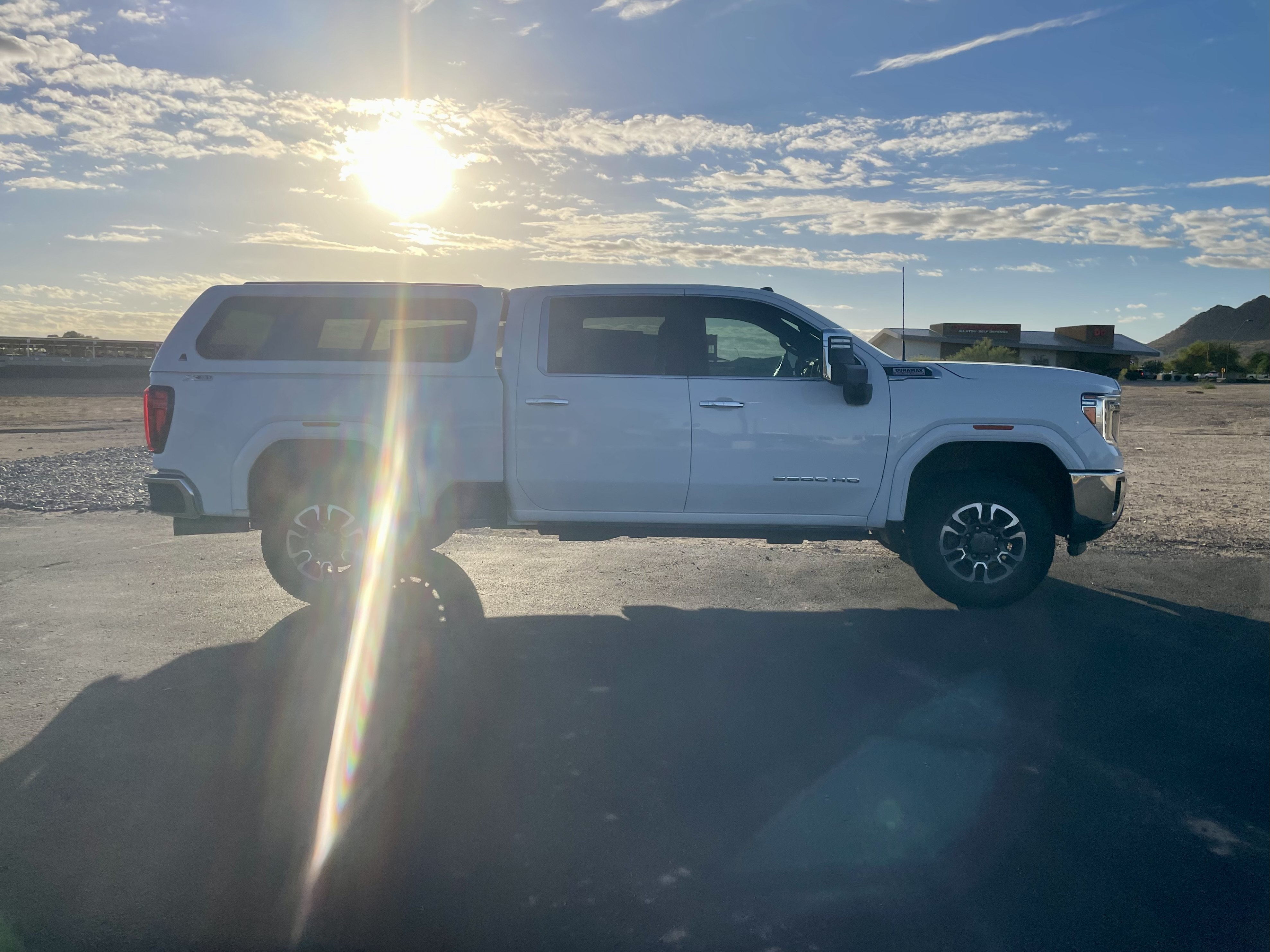 Used 2022 GMC Sierra 2500 SLT w/ SLT Preferred Package AWD/4WD image 6