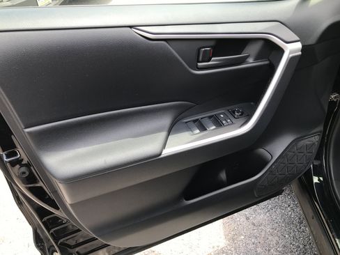 Used 2021 Toyota RAV4 SE w/ Weather & Moonroof Package AWD/4WD image 16