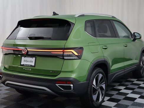 New 2025 Volkswagen Taos SE image 17