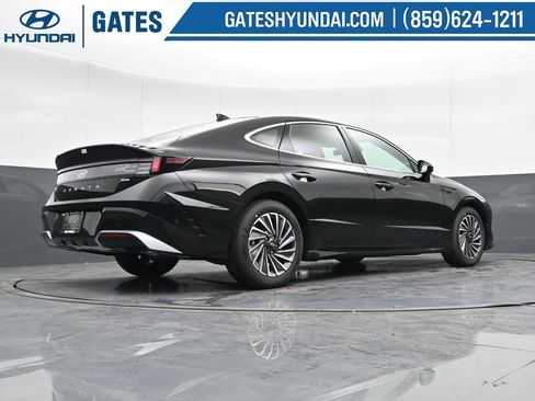 New 2025 Hyundai Sonata Limited image 31