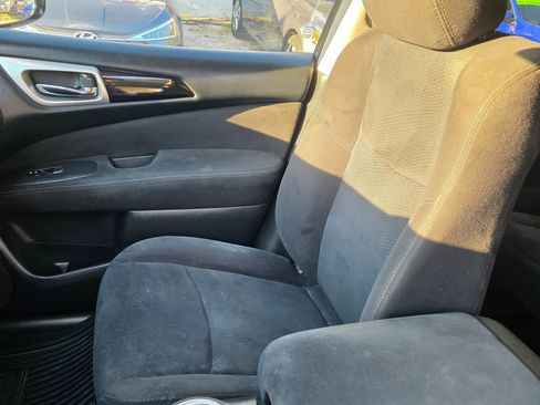 Used 2015 Nissan Pathfinder S image 12