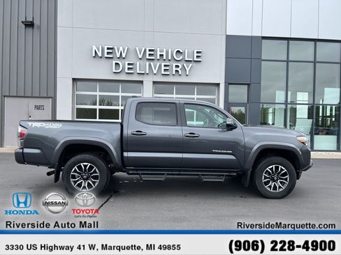Used 2022 Toyota Tacoma TRD Sport AWD/4WD image 10