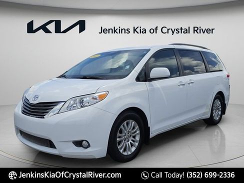 Used 2011 Toyota Sienna XLE w/ XLE Navigation Pkg FWD image 16