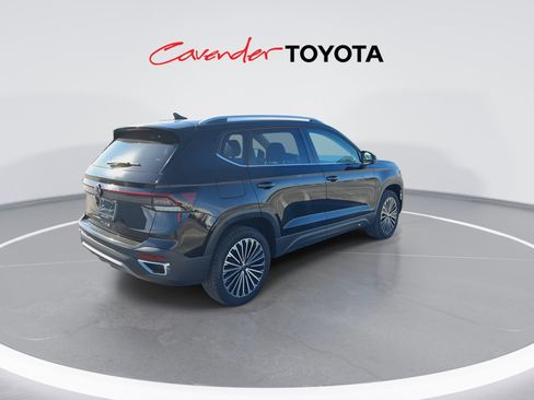 Used 2025 Volkswagen Taos SE image 8