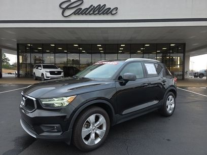Used 2022 Volvo XC40 T5 Momentum
