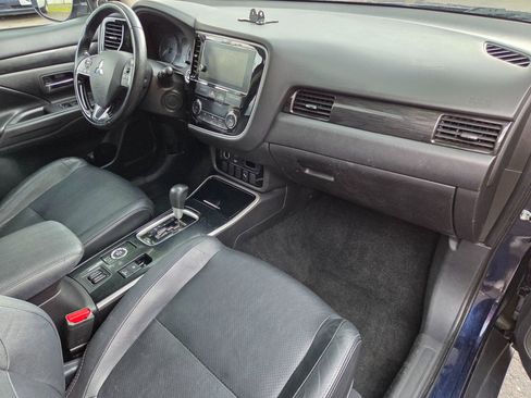 Used 2017 Mitsubishi Outlander SEL image 20