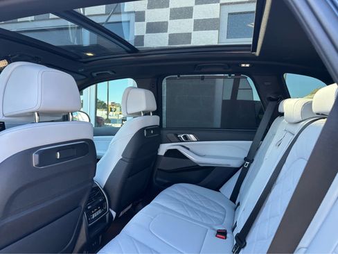 Used 2025 BMW X5 xDrive40i w/ M Sport Package image 8