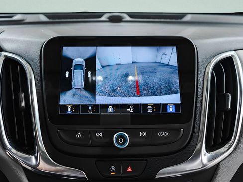 Used 2022 Chevrolet Equinox LT w/ LT True North Edition image 17