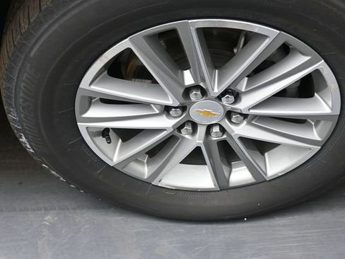 Used 2023 Chevrolet Traverse LT image 31