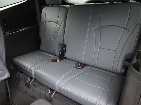 Used 2024 Buick Enclave Premium image 14