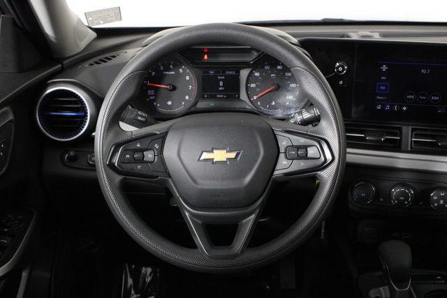 Used 2025 Chevrolet Trax LS w/ LS Convenience Package FWD image 6