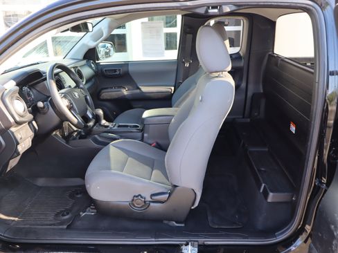 Used 2022 Toyota Tacoma SR RWD image 18