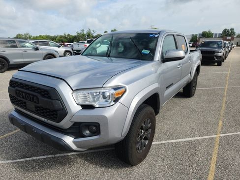 Used 2020 Toyota Tacoma SR5 RWD image 1
