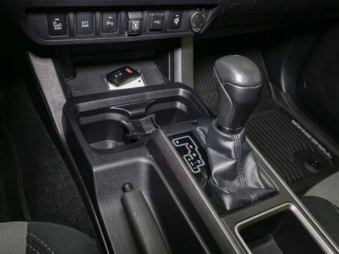 Used 2020 Toyota Tacoma TRD Off-Road w/ Technology Package AWD/4WD image 28