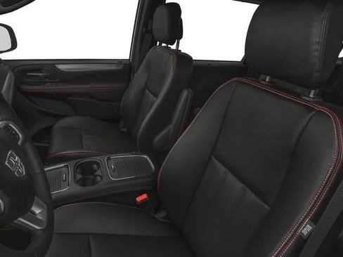 Used 2018 Dodge Grand Caravan GT FWD image 12