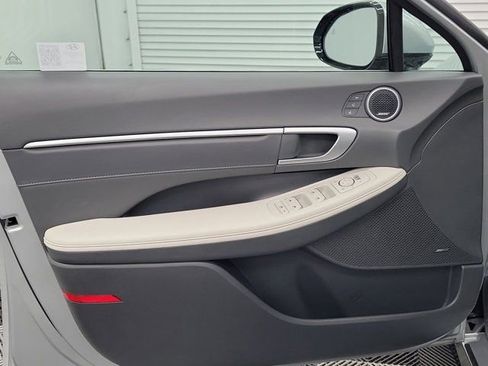 Used 2024 Hyundai Sonata Limited image 17