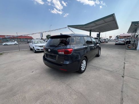 Used 2016 Kia Sedona LX w/ Option Group 020 FWD image 5