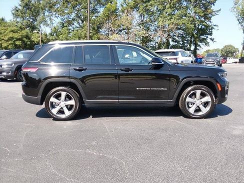 Used 2022 Jeep Grand Cherokee Limited RWD image 3