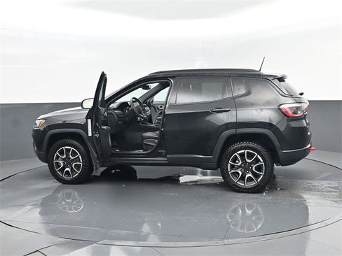 Used 2024 Jeep Compass Trailhawk image 27